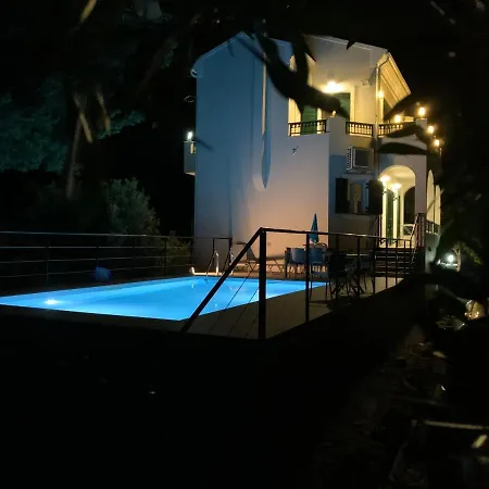 Private Pyrgos - Heated Pool & Sea View - Walking Distance From Beaches & Vilă
