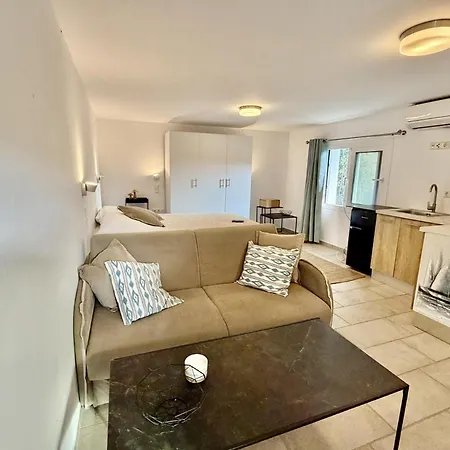 Private Pyrgos - Heated Pool & Sea View - Walking Distance From Beaches & Vilă