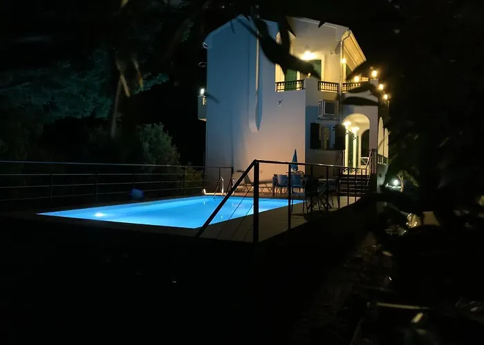 Private Pyrgos - Heated Pool & Sea View - Walking Distance From Beaches & וילה