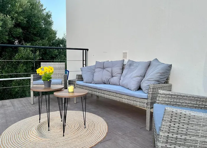 Private Pyrgos - Heated Pool & Sea View - Walking Distance From Beaches & *