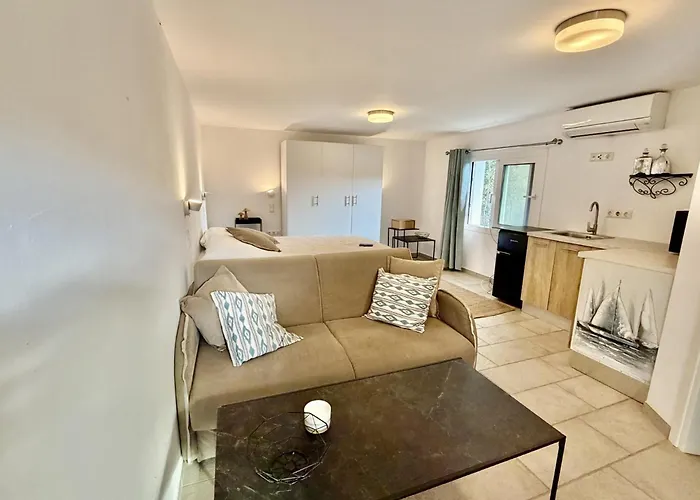 Private Pyrgos - Heated Pool & Sea View - Walking Distance From Beaches & וילה